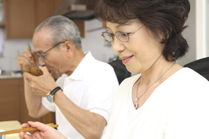 メリット1：満腹中枢が刺激されて食べすぎを防ぐことができる